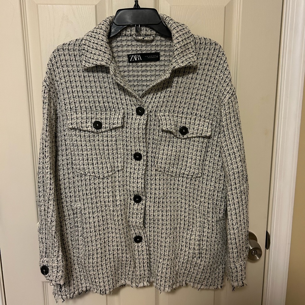 Zara Women's Black and White Button-Up Shacket